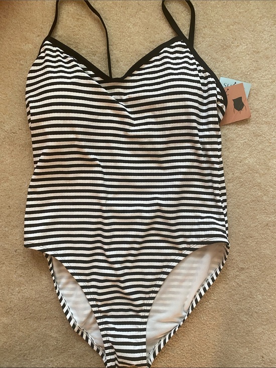 Shade & Shore Other - Shade and shore NWT bell/wht one piece swimsuit